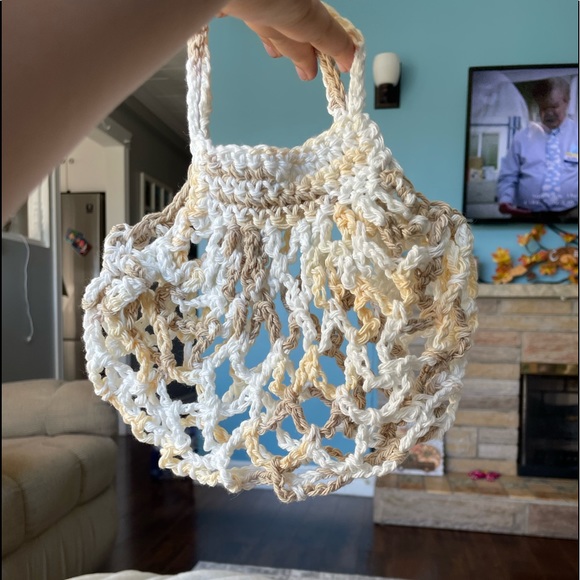 Mini market bag! Made with 100% cotton and is 8.5 inchs wide. - Picture 2 of 3